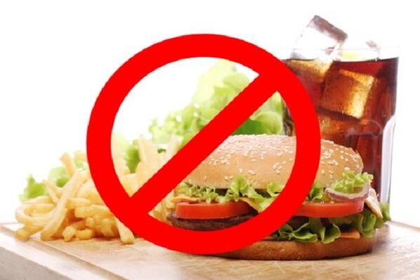 If you have gastritis, fast food and carbonated drinks are prohibited. 